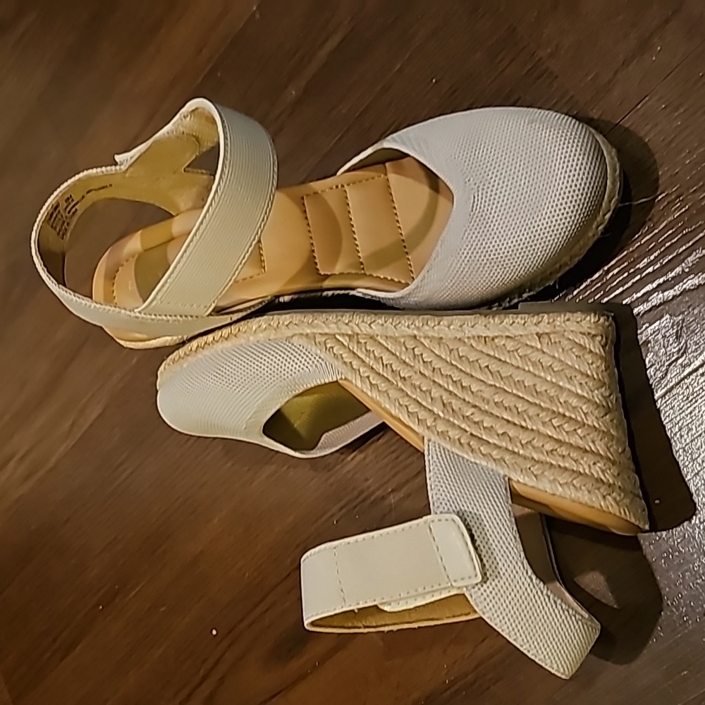 Girls beige wedge heel sandals